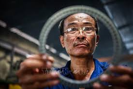 Người thợ sửa chữa cơ điện với 40 năm cống hiến cùng nhiều sáng kiến tiền  tỷ