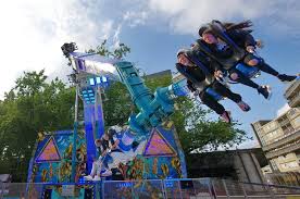 Behalve het enorme aantal attracties is de tilburgse kermis ook landelijk bekend vanwege roze maandag wanneer veel homoseksuelen de kermis bezoeken. De Meest Gestelde Vragen Over De Vakantiekermis 2020 In Tilburg Tilburgse Kermis 2021