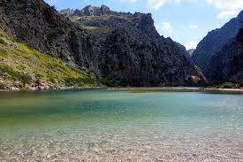 Ce paradis méditerranéen doit sa popularité aux vues époustouflantes offertes par la serra de tramuntana et à l'animation citadine qui caractérise les alentours de ses sites historiques. 1 Semaine A Majorque Itineraire Blog Voyage Chouette World