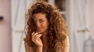 Ojo a sus truquitos (que podrás aplicar) para que queden ideales. Liberacion Curly O Como Recuperar Y Cuidar Tu Pelo Rizado Despues De Anos De Tortura Telva Com