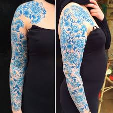 Eagle rays feed on mollusks and crustaceans, crushing their shells with their flattened teeth. Spread Eagle Tattoo