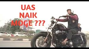 Pantauan tribunpadang.com, warga sudah hadir mulai pukul 13.30 wib. Viral Keren Uas Naik Moge Ustad Abdul Somad Lc Ma Youtube