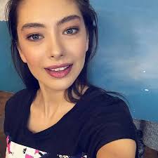 Ayse Karaoglan Adli Kullanicinin Bahar Panosundaki Pin 2020 Guzellik Kizlar Aktrisler Guzel Kadinlar