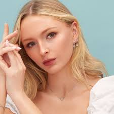 Tiny Daisy Pendant Necklace in Sterling Silver, Daisy Flower Necklace,  Nature Inspired Jewellery