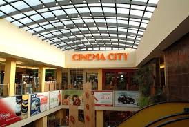 It has 250 stores including one hypermarket auchan (16,000 m2 (170,000 sq ft)) and several anchors, such as : Film La Cinema City IaÈi Din IaÈi Planiada