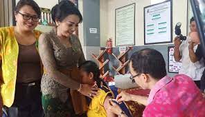 Segera download aplikasi alodokter untuk chat gratis bersama dokter secara personal dengan respon cepat & langsung! Pemkot Berikan Vaksinasi Kanker Serviks Gratis Nusabali Com