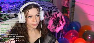 He has a distinct obnoxious but funny persona, and rose to fame with his humor. Hannahxxrose In 2021 Hannah Rose Youtubers People