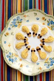 Kita masih dalam bulan syawal jadi belum rehatkan doh seketika. Biskut Untaian Kasih Pernah Dengar Nama Biskut Untaian Kasih Biskut Ni Cukup Popula Pada Hari Raya Tahun Lalu Dah Berapa K Kue Kering Kue Kreker