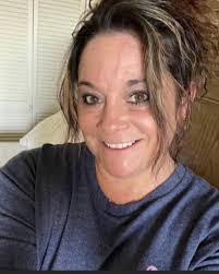 Lisa Stutler's Instagram, Twitter & Facebook