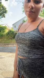 Still enjoying the summer weather! I hope everyone is enjoying their  weekend ✌🏾🫶🏾🫅❣️🙏🏾