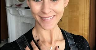 Train staff strip carriage to find Lucy's lost engagement ring