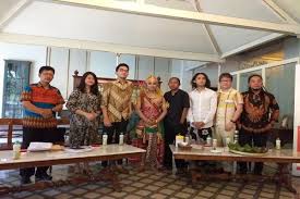 Informasi yang dihimpun menyebutkan, jenazah mangkunegoro ix diberangkatkan dari jakarta pukul 07.00 wib melalui jalan darat. Mangkunegaran Jazz Festival Siap Bikin Gebrakan
