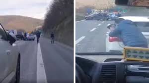 Il fatto risale alla settimana scorsa: Firenze Va Contromano Sull A1 E Tenta Di Sfuggire Alla Polizia Gli Agenti Sparano Alle Gomme Dell Auto Corriere Tv