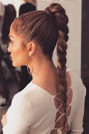 İşte okulda, işte, gezmede vb. Jennifer Lopez Den Ideal At Kuyrugunun Sirri