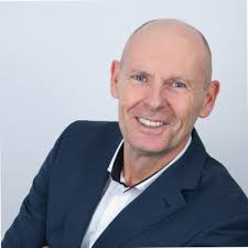 Ich habe einen neuen Job und arbeite jetzt als Betriebsleiter bei  Leopoldbad Verwaltungs GmbH.