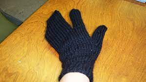 Whether you call them fingerless gloves, fingerless mittens, wrist warmers, or gauntlets, these knit patterns will do a wonderful job of keeping your wrists and hands comfy and cozy in fall and winter. Ravelry Trigger Finger Mittens Pattern By Sarah Chilson