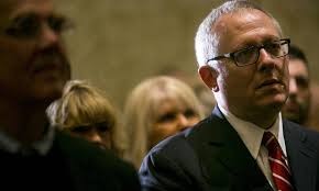 Autoridade de Saúde dos EUA ataca cientistas e propaga teorias  conspiratórias no Facebook