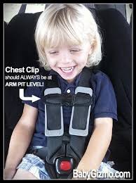 Votre enfant retire ses harnais ? Découvrez les solutions chest clip, 5  points plus, et buckle-upp - Sécurange