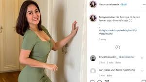 Kumpulan video viral menarik yang sangat lengkap. 5 Fakta Baru Tante Ernie Tante Pemersatu Bangsa Yang Lagi Viral