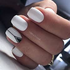 Las uñas de gel son más fáciles de colocar que cualquier otra, por lo que su coste es menor y podemos hacerlo nosotras mismas si sabemos cómo y tenemos algo de maña. Pin De Kimberlly Leon En Nails Unas Decoradas En Blanco Unas De Gel Blancas Manicura De Unas