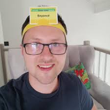 Być jak Beyonce :D Wiem, że jest tu pełno rodziców lubiących gry planszowe,  więc jeśli kojarzycie grę, która w klasycznym wariancie nazywała się  czółko, to właśnie mamy w naszym sklepie sporą promocję