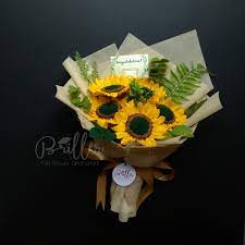 Disamping itu, buket bunga flanel juga banyak diminati. Jual Hand Bouquet Buket Wisuda Bunga Flanel M Sunflower Bunga Matahari Kab Bogor Briller Tokopedia