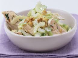 Geflugelsalat Mit Stangensellerie Und Walnussen Rezept Geflugelsalat Salat Rezepte