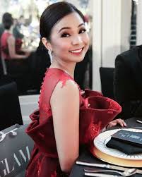 Nina berkongsi lima busana yang paling digemarinya dan kisah disebalik gaun rekaan suaminya, jovian mandagie. Gempak Star Of The Week Nina Ismail Tak Sabar Tunggu Baby Jnm Gempak