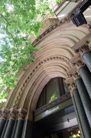 Gothic Revival Entrance To The Old Bank Of New Zealand Building Corner Queen St And Collins St Melbourne Melbourne Architecture Melbourne Building