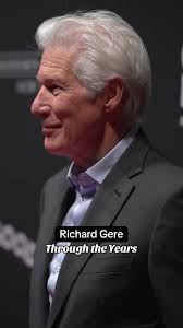 #RichardGere in a tux looks good no matter the decade. 😍