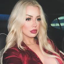 Dog sitter available in Naples?