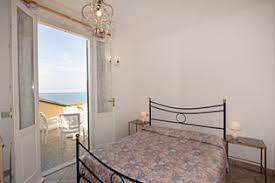 La casa, da poco ristruttura è arredata in stile chabby chic, con una cucina attrezzata. Ferienwohnung Und Ferienhauser Toskana Villa Am Meer 2376 1