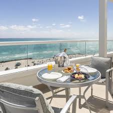 Grand beach hotel features 141 ocean view suites in south beach miami that provide partial views of the atlantic ocean from the room and balcony. Hotel Suites In Miami Beach Rooms Suites The Palms Hotel Spa