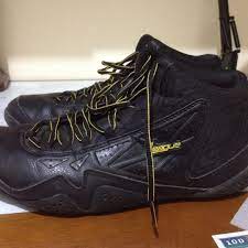 League levitate adalah salah satu merk sepatu basket yang diproduksi oleh indonesia. Sepatu Basket League Levitate Fesyen Pria Sepatu Di Carousell