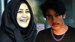 Umi pipik tak mau membuka hati lagi untuk pria lain. Lama Dipendam Abidzar Putra Umi Pipik Uje Akhirnya Jawab Teka Teki Ibunya Nikah Lagi Dengan Sunu Surya