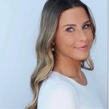 Katherine Comstock's Instagram, Twitter & Facebook