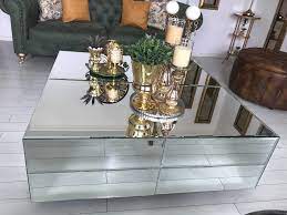 Orta sehpa olarak kullanabileceğiniz dikdörtgen, oval, kare, daire şeklinde tasarlanmış sehpa modelleri ve fiyatları bütçenizi üzmeyecek düzeydedir. Aynali Tasarim Kare Orta Sehpa Modelleri Ve Fiyati Dekopasaj