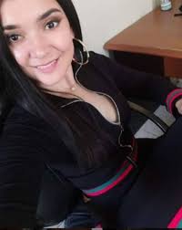 Una bella modelo conquista al entrenador y exfutbolista hondureño Dani  Turcios