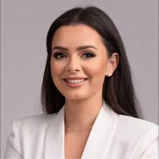 Sharon Heneghan's Instagram, Twitter & Facebook