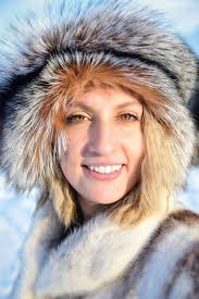 This week a coworker taught me how to sew a fur headband. I have been  wanting one for years, but never found the perfect fit. 📏 So I picked up a  needle