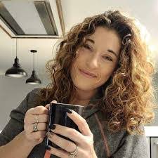 Lisa Hackney's Instagram, Twitter & Facebook