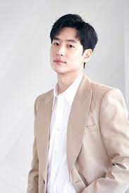 He is so very handsome.i fell inlove with him in fashion king…so sad gy and lee je hoon is very cute couple but they're not end up together For Lee Je Hoon Movies Are More Than Acting