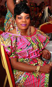 Tumuklas ng mga recipe, ideya sa bahay, inspirasyon ng istilo at iba pang ideya na masusubukan. Love This And Wanna Make It Or You Re A Fashion Designer Looking For Good Tailors To Work With Call O Mode Africaine Pagne Model Pagne Africain Mode Africaine