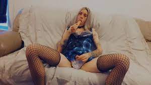 Trans Baddie Loves To Spread Her Legs While Sucking and Fingering Herself  watch online