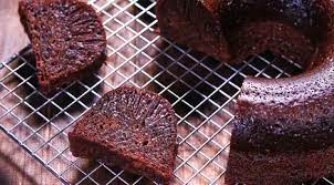 Resep kue bolu karamel sarang semut, caramel cake, cuma 2 telur takaran sendok dan 6 bahan saja, kenyal dan bersarang. Resep Roti Karamel Sarang Semut Kukus Takaran Sendok Lifestyle Fimela Com