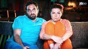 Les deux amoureux ne se quittent plus depuis dans une de leurs premières apparitions dans la série scènes de ménage, il est question d'un conte pour enfant que fabien n'achève pas préférant. Emma Fabien Scene De Menage Youtube