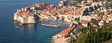 It lies on the eastern shore of the adriatic sea and is spread over a central peninsula and its surroundings. Alquiler De Barcos De Vela Croacia Vacaciones Charters Y Cruceros Split Dubrovnik Yacht Charter