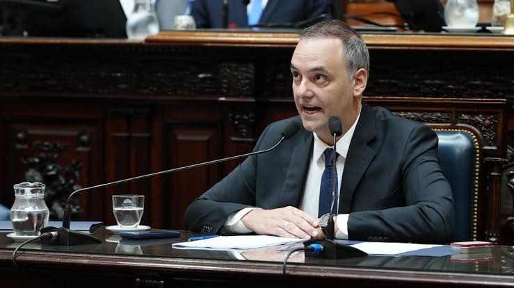 La oposición posterga la interpelación a Adorni en Diputados y espera  conseguir los votos para la semana que viene - elDiarioAR.com