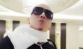 Azwan ali menangis mengenang cintanya terhadap ziana zain bertepuk sebelah tangan. Kerana Komen Bidas Neelofa Dipadam Azwan Ali Mengamuk