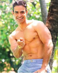 Juan Vidal Desnudo en varias secciones de fotos